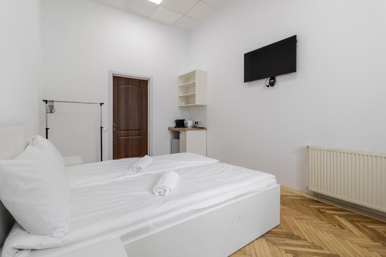 In Town Hostel Lviv Exterior photo